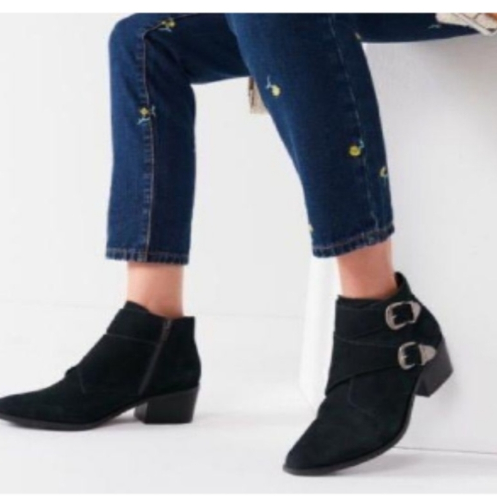 URBAN OUTFITTERS TALIA WESTERN BUCKLE SUEDE ANKLE BOOTIES SIZE 8